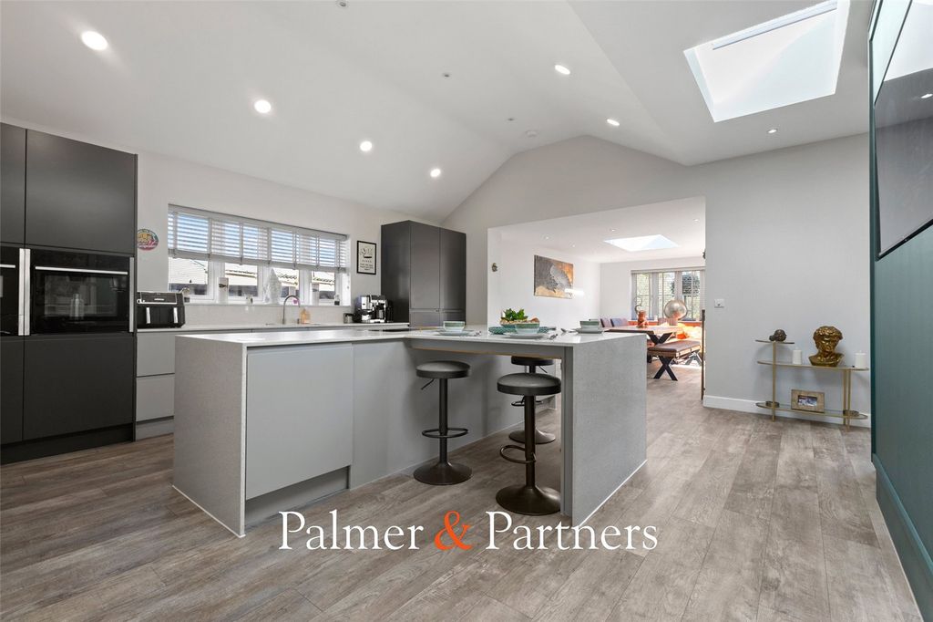 Property photo 2 of 36 Picture No. 18