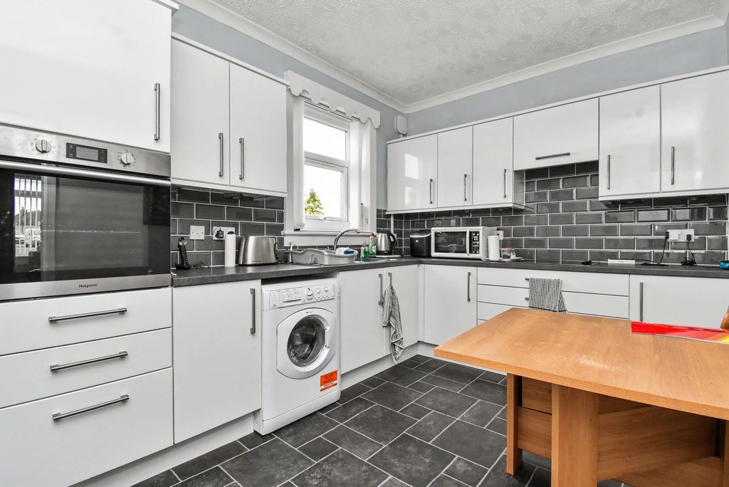 Property photo 3 of 14 Kitchen/Dining