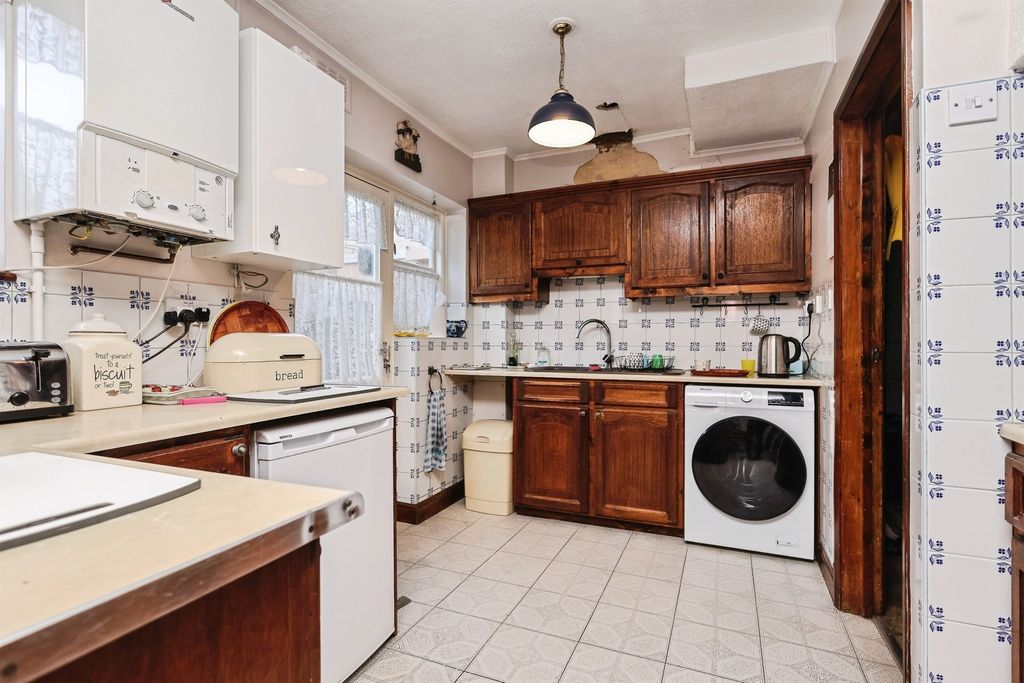 Property photo 2 of 17
