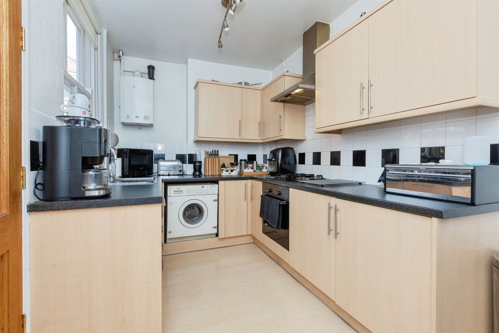 Property photo 3 of 17