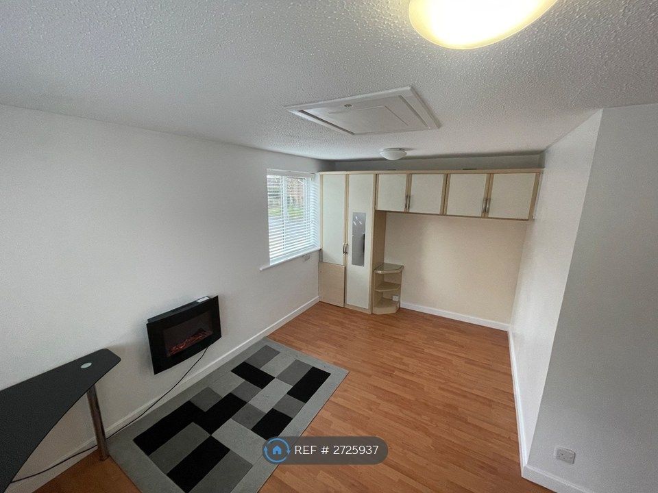 Property photo 3 of 6 Living Area/Bedroom