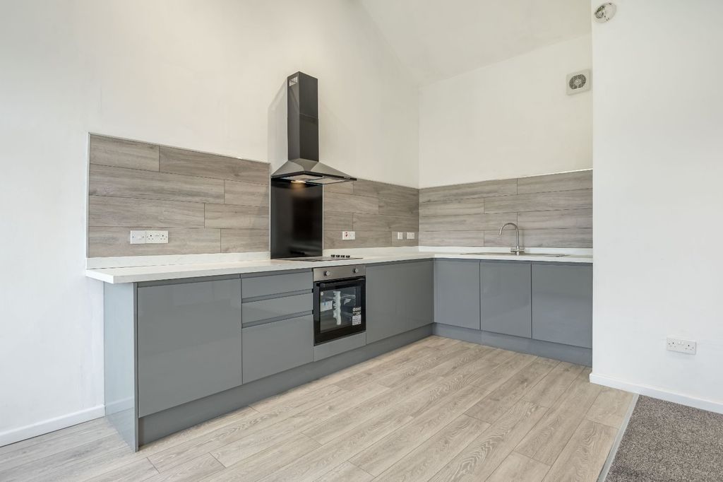 Property photo 2 of 14 Living / Kitchen