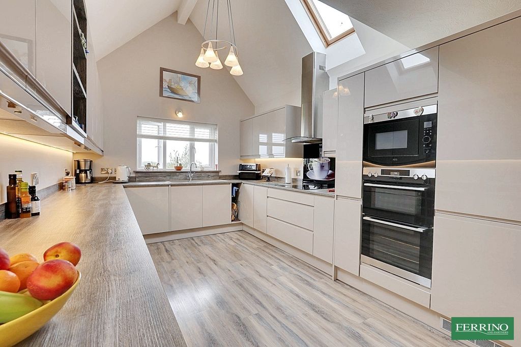 Property photo 3 of 29 Kitchen Breakfast Room