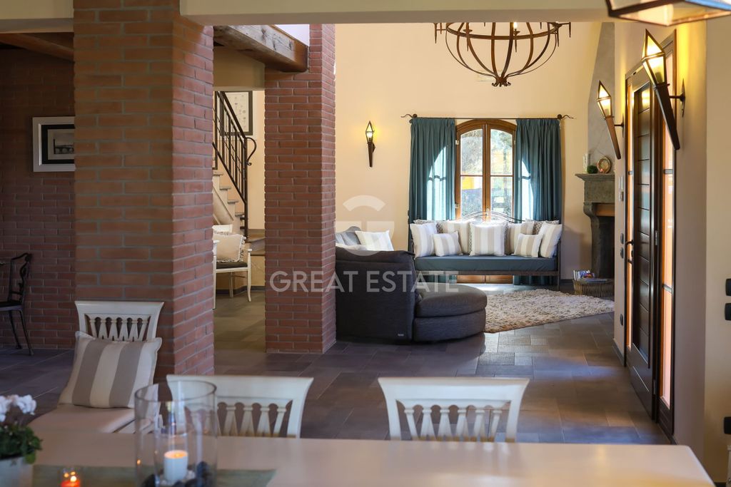 Property photo 2 of 56 Interiors