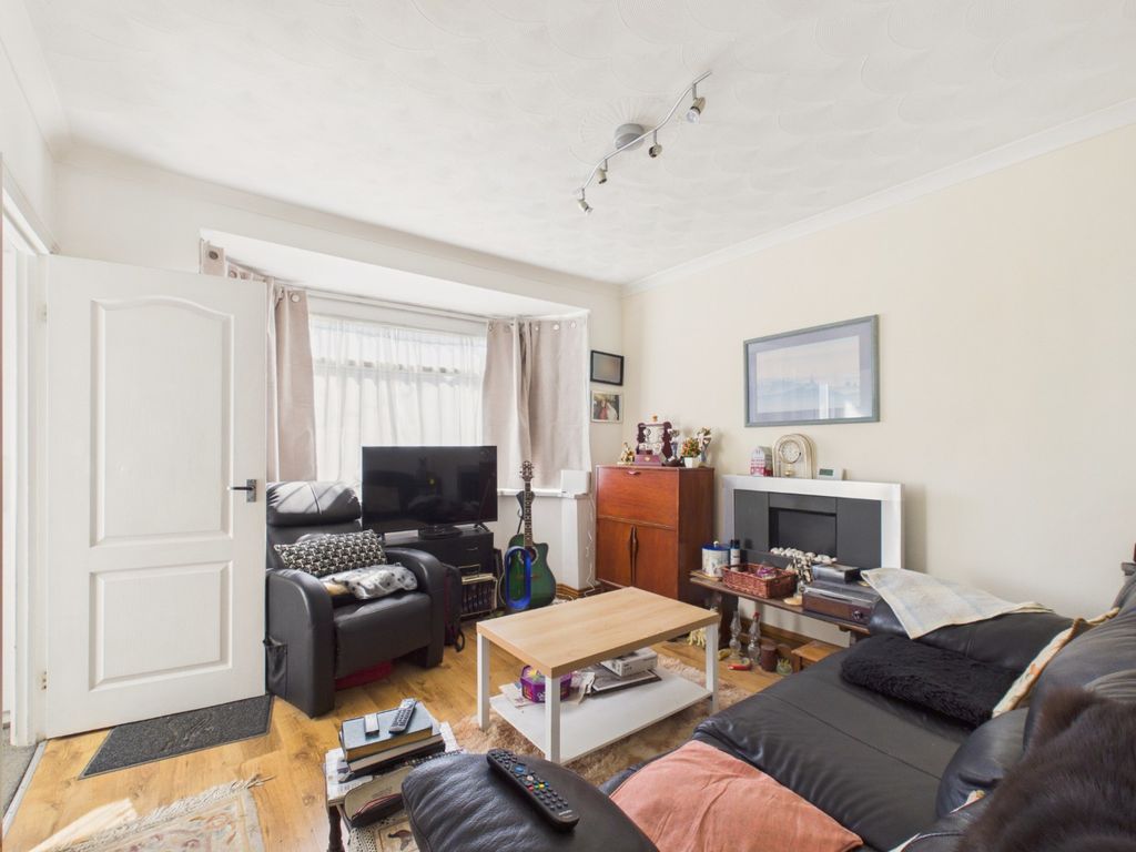 Property photo 3 of 13 5069374