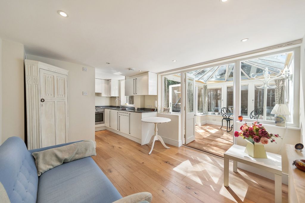 Property photo 2 of 9 4630271