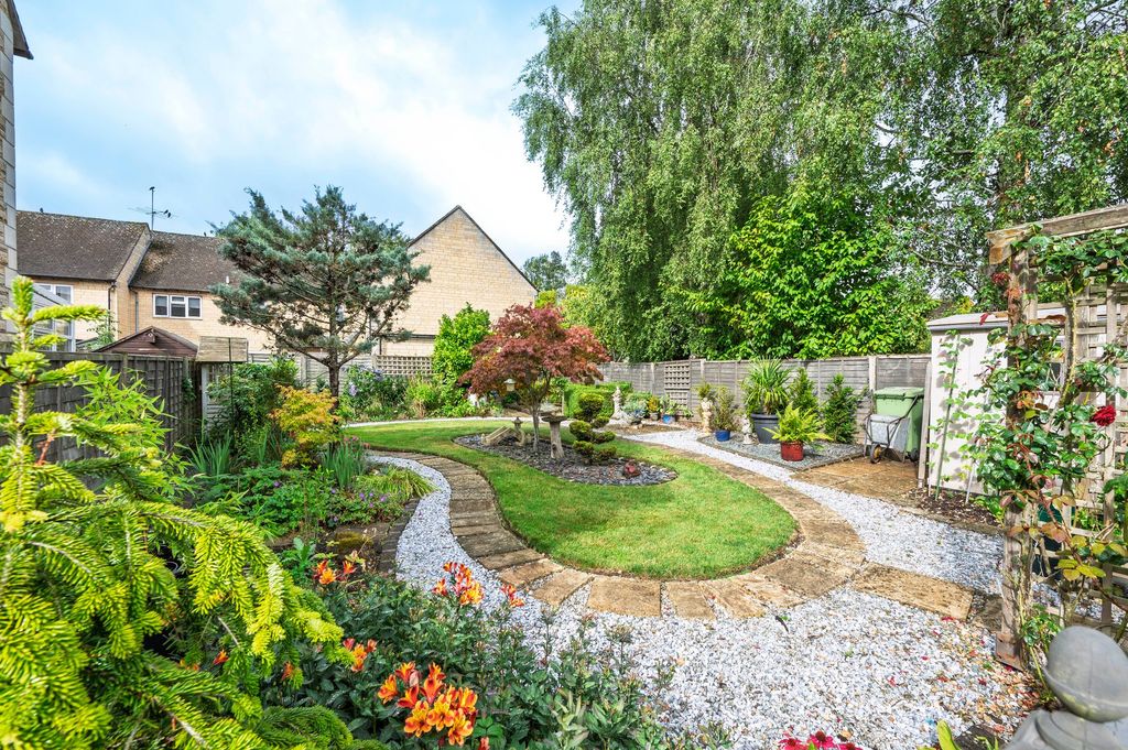 Property photo 2 of 19 Garden