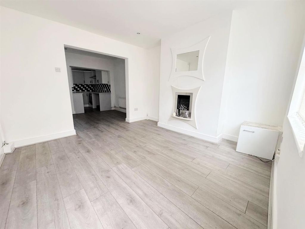 Property photo 3 of 10 Lounge