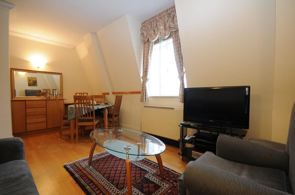 Property photo 1 of 13 Living Room