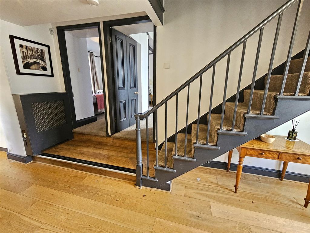 Property photo 2 of 20 Entrance Hall.Jpg