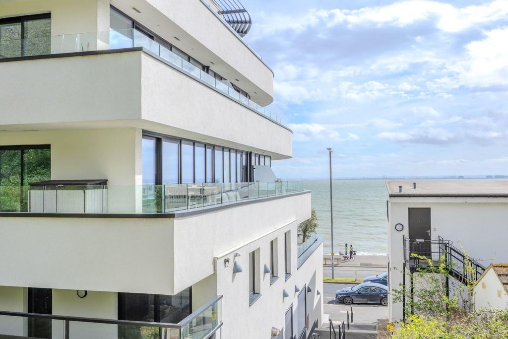 Property photo 3 of 29 Balcony