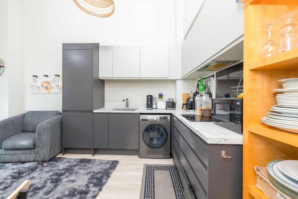 Property photo 1 of 12 Char8932.Jpg