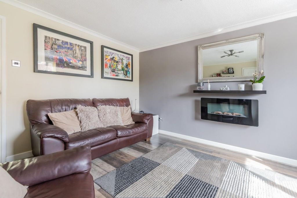 Property photo 2 of 26 Lounge