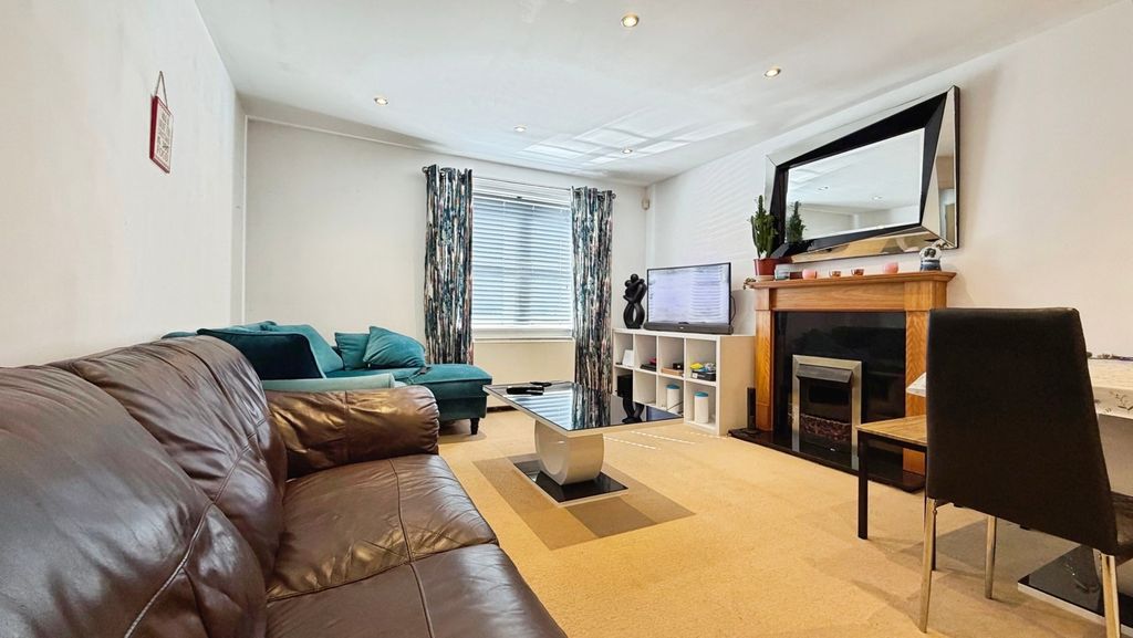 Property photo 3 of 11 Pbox-Img.Jpg