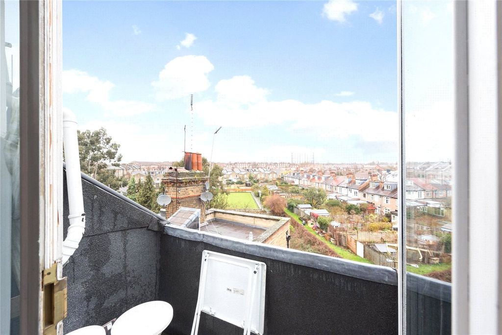 Property photo 2 of 8 Picture No. 12