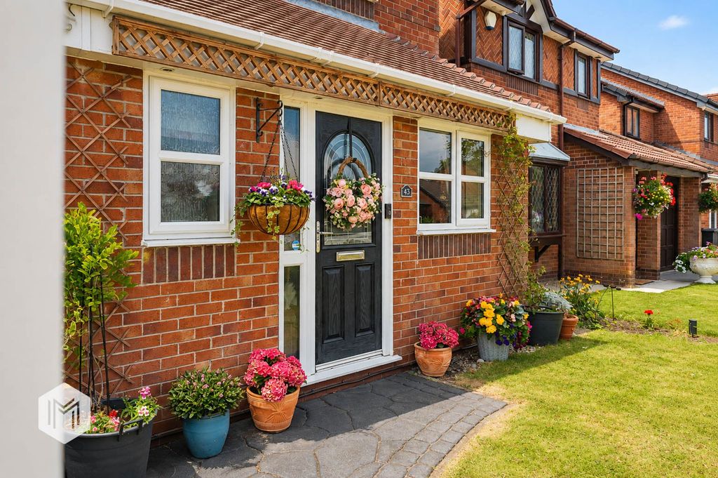 Property photo 2 of 39