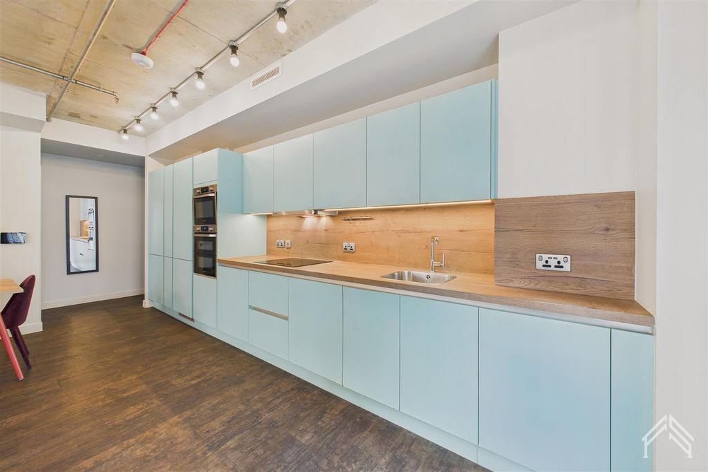 Property photo 3 of 22 Cam02700G0-Pr0425-Still004.Jpg