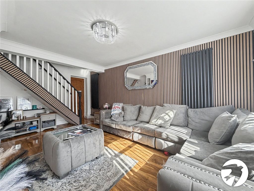 Property photo 2 of 14 Lounge