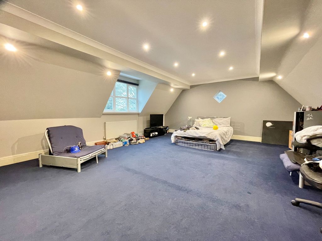 Property photo 3 of 37