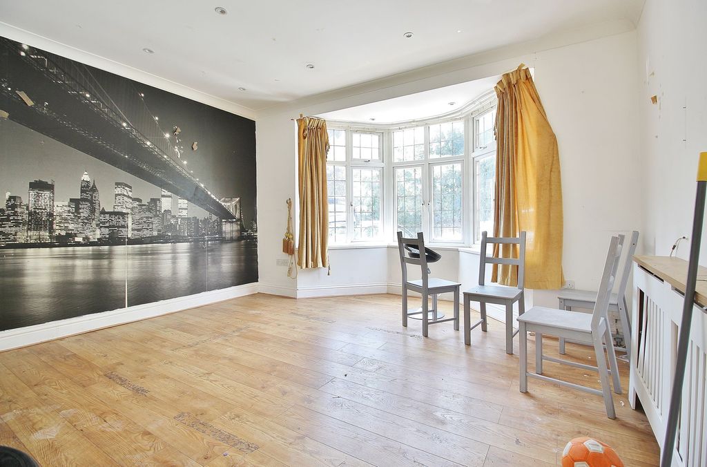 Property photo 2 of 9