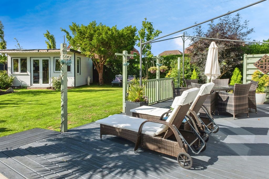 Property photo 2 of 33