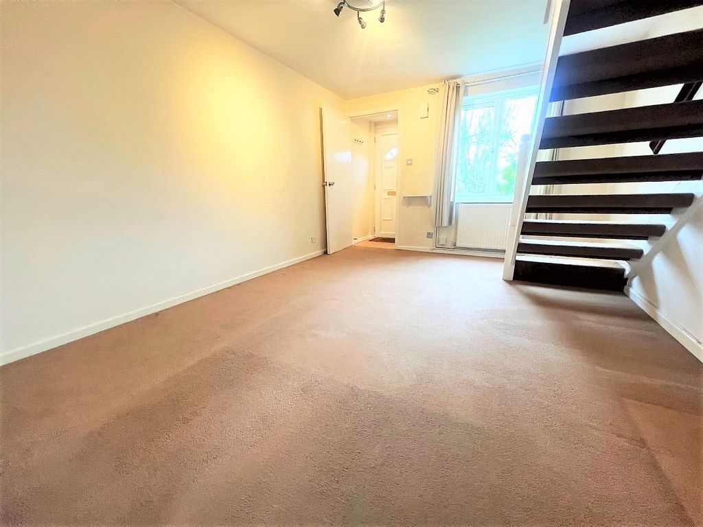 Property photo 3 of 9 Photo 03