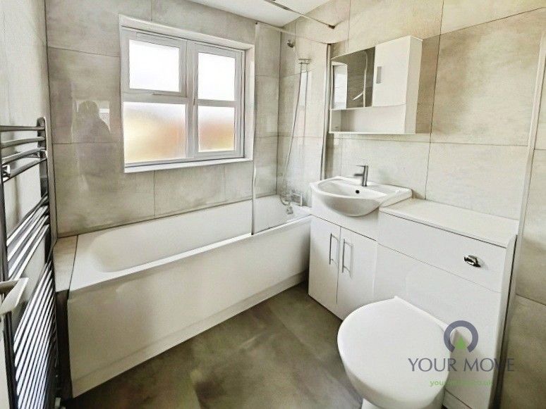 Property photo 2 of 11 Bathroom