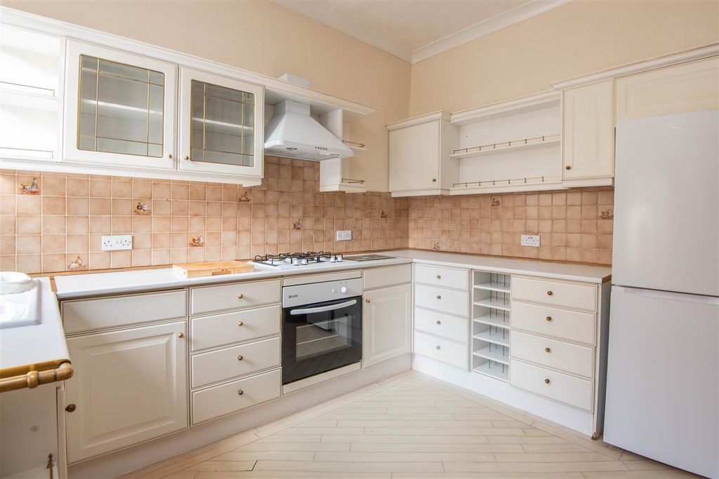 Property photo 3 of 14 Kitchen