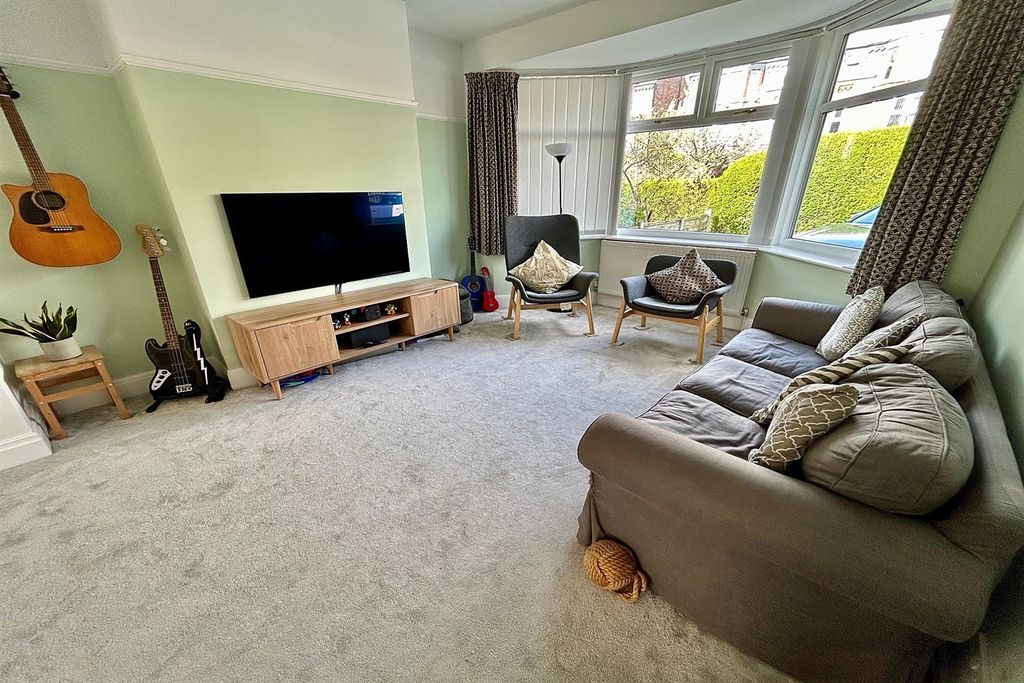 Property photo 3 of 25 Living Room