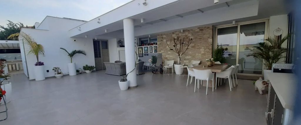 Property photo 3 of 4