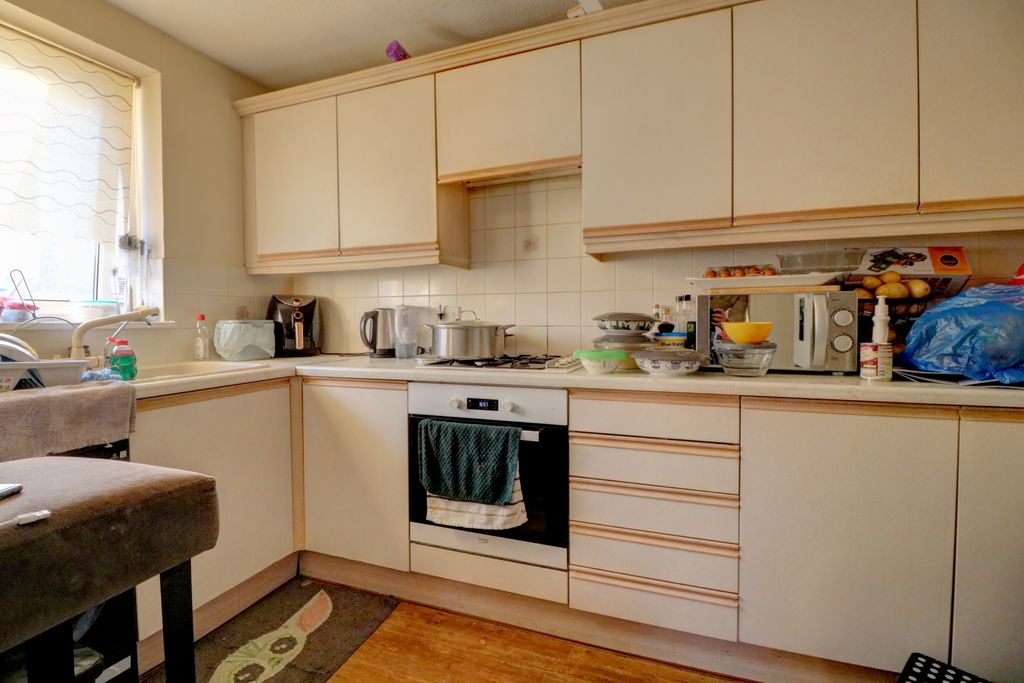 Property photo 3 of 8 Kitchen