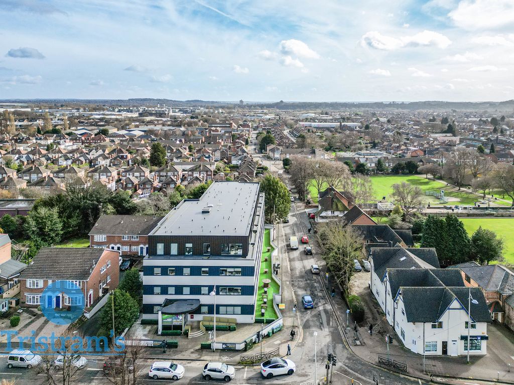 Property photo 1 of 32