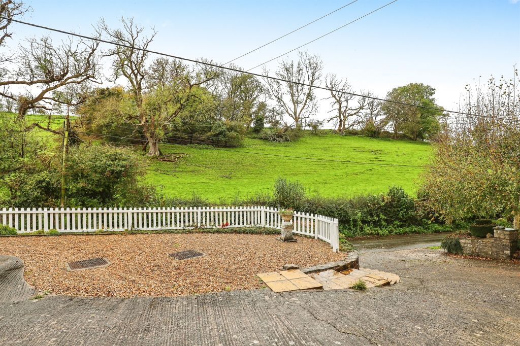 Property photo 2 of 25