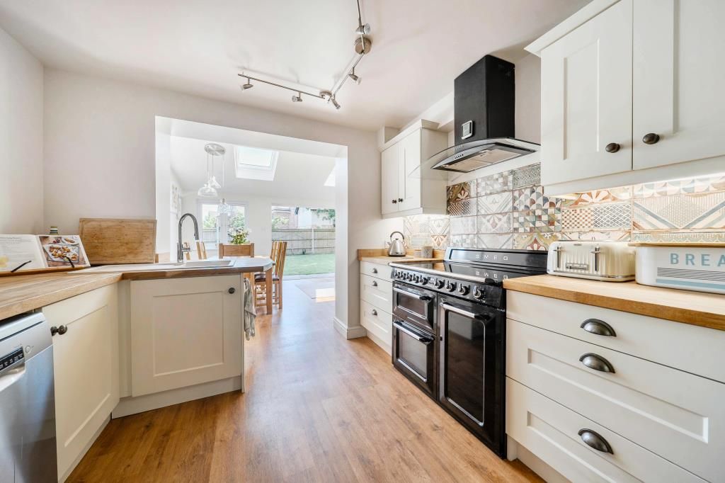 Property photo 3 of 27 Kitchen