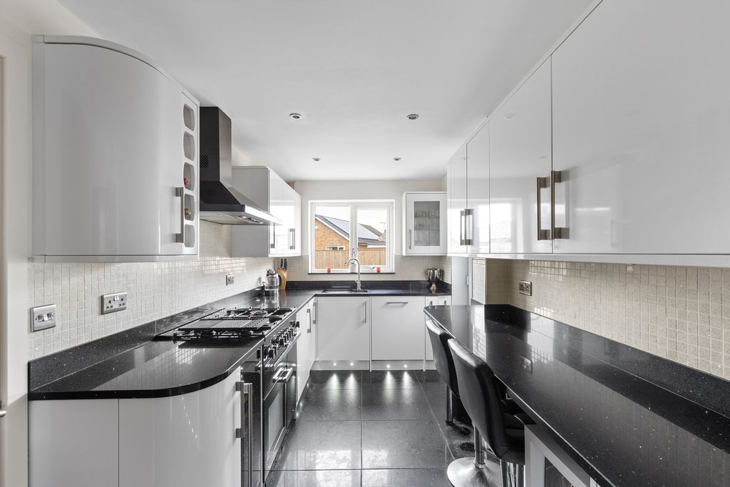 Property photo 2 of 17 Kitchen