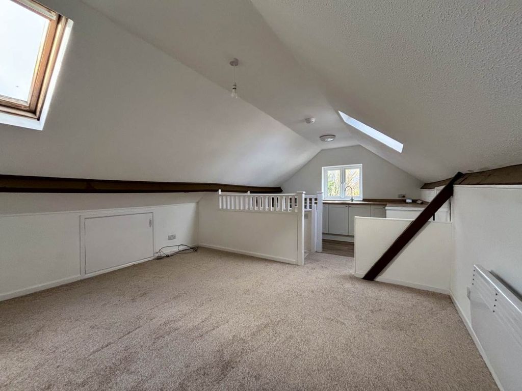 Property photo 3 of 10 Lounge 1