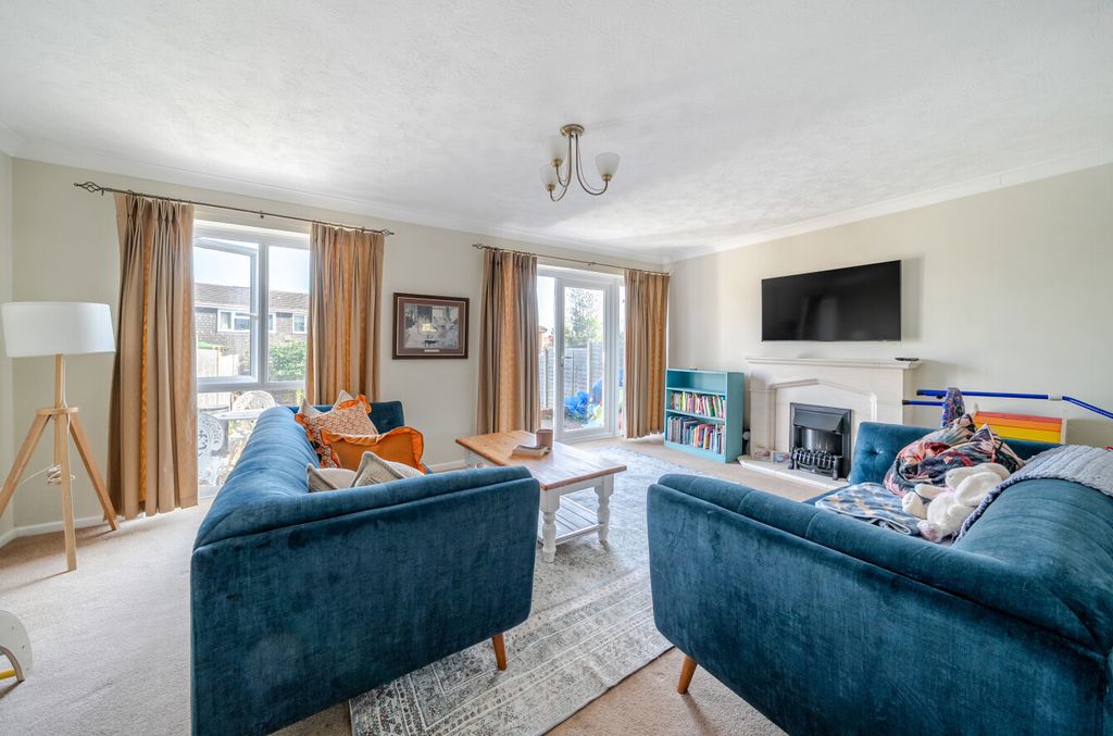 Property photo 2 of 12 1436130-7-69d692E...