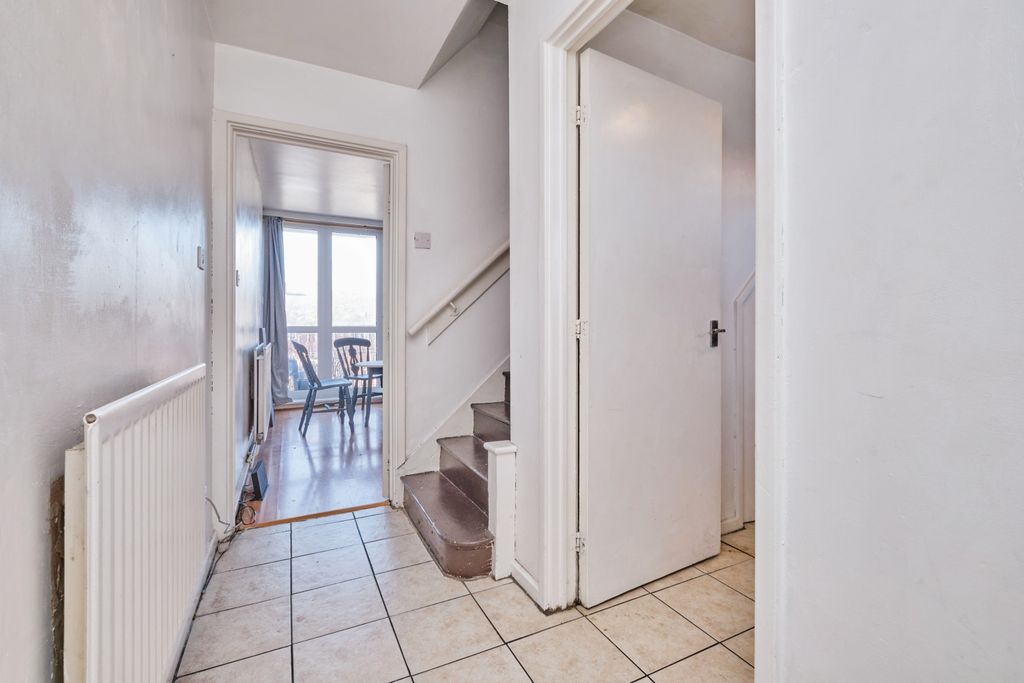 Property photo 3 of 17 Hall