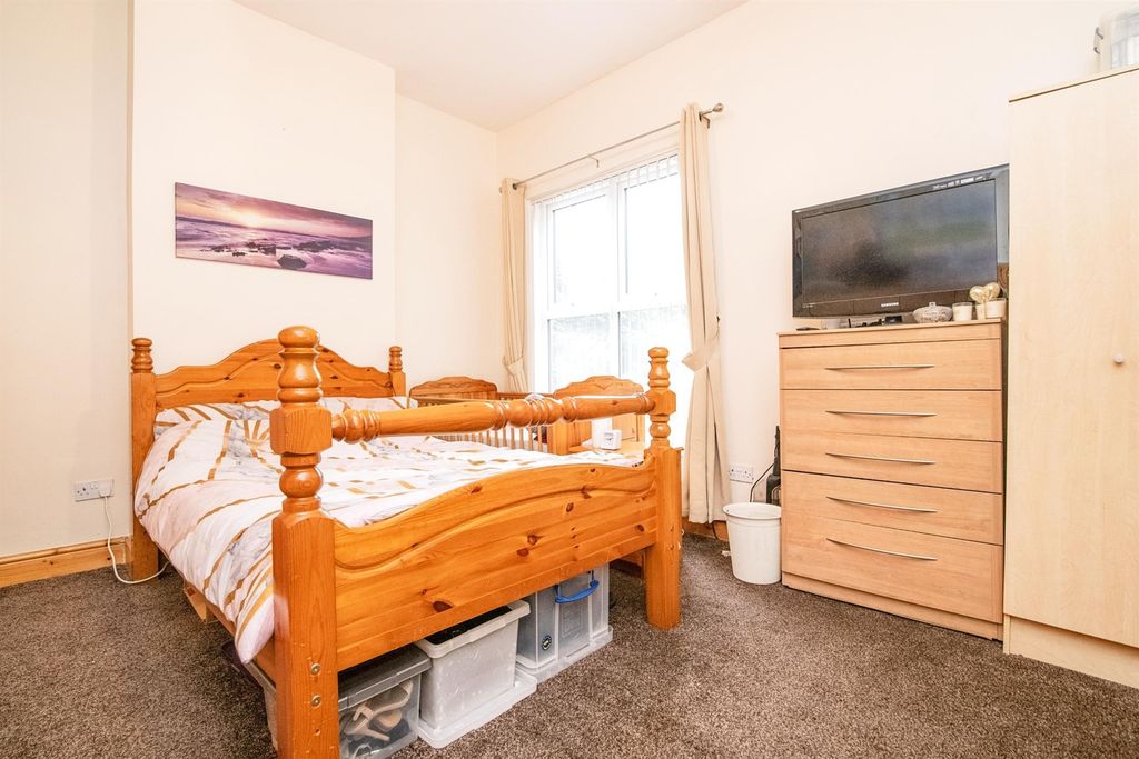Property photo 3 of 12