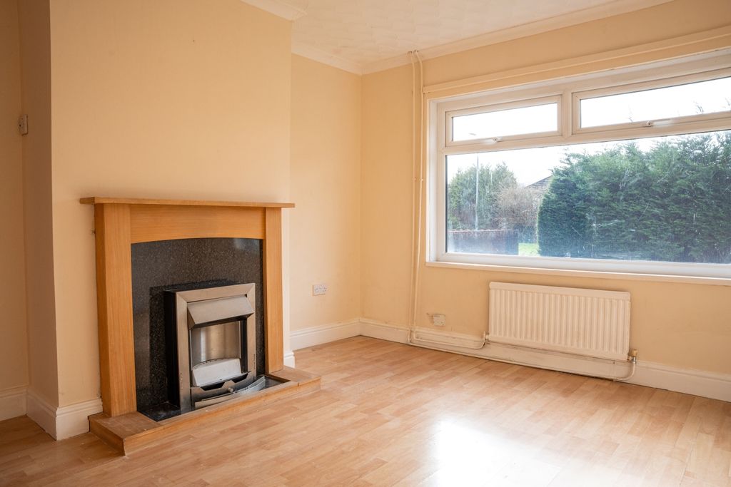 Property photo 2 of 16 Oak Road-15