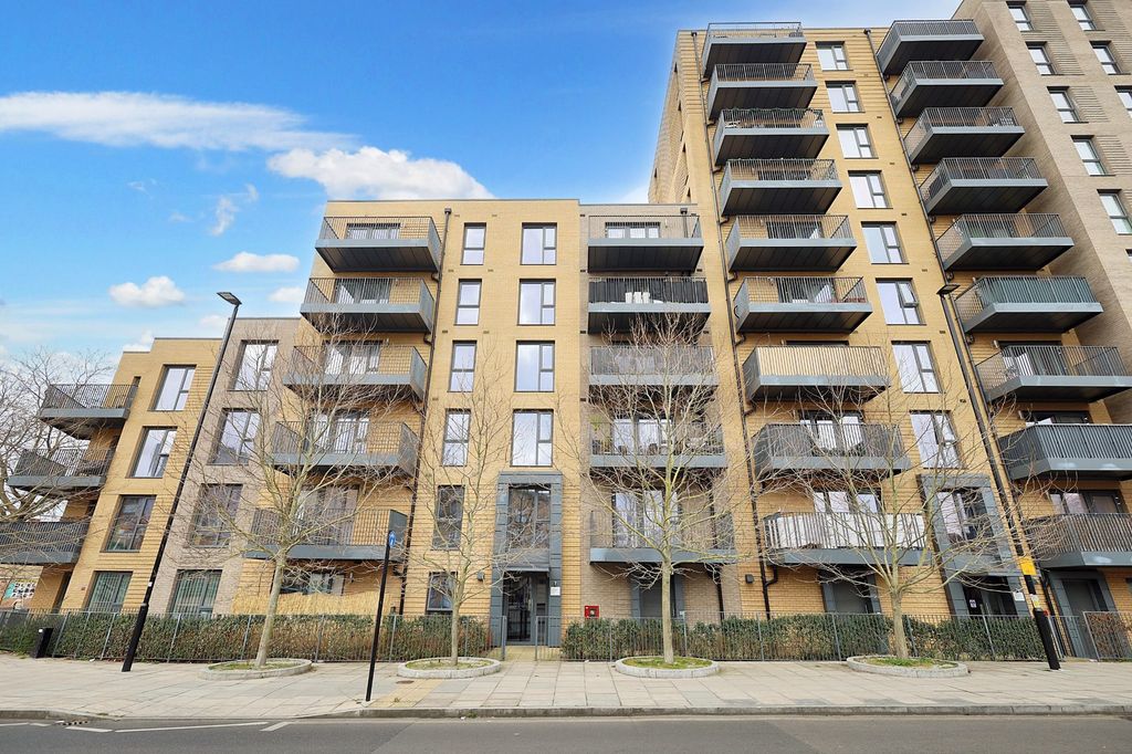 Property photo 1 of 11 Flat 7, Denman House, 1 New Road, Feltham Tw14 9Aj