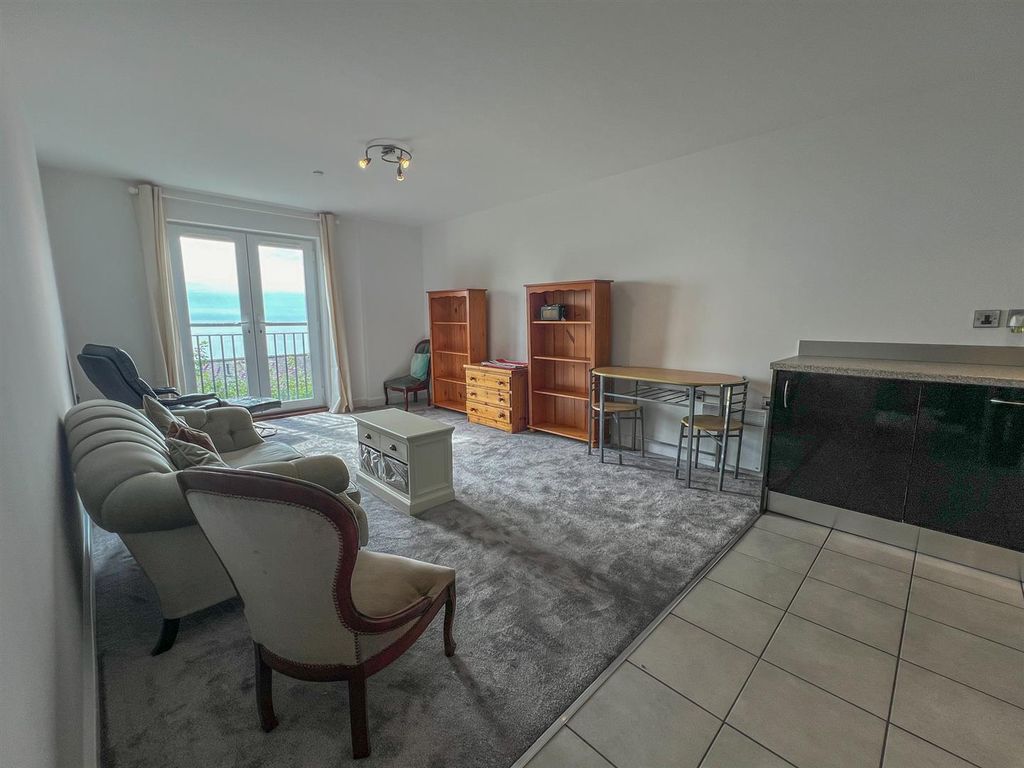 Property photo 3 of 11 8 Imperial Court-15.Jpg