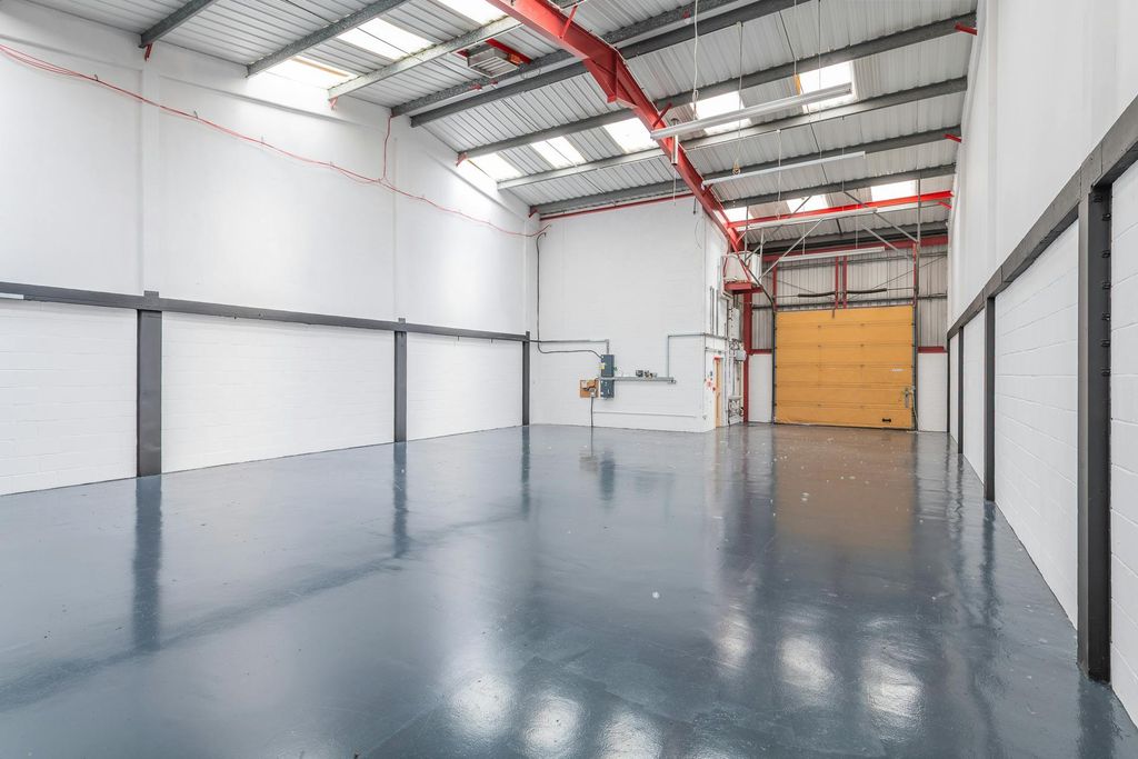 Property photo 2 of 17 New Mw Qwm 106 07.Jpg