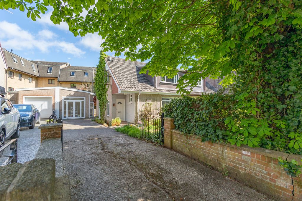 Property photo 2 of 40