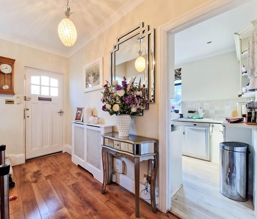 Property photo 2 of 16 Hallway