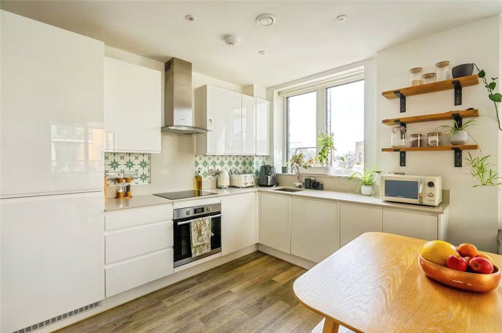 Property photo 3 of 26 Kitchen