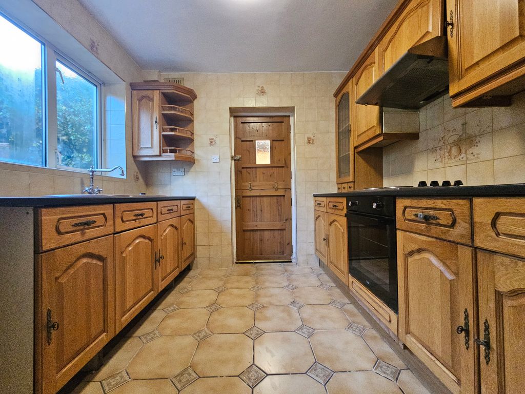 Property photo 3 of 19 Image