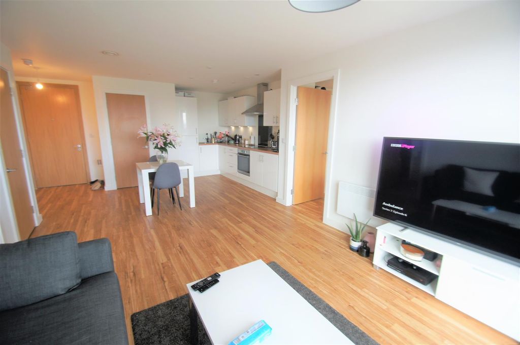 Property photo 2 of 27