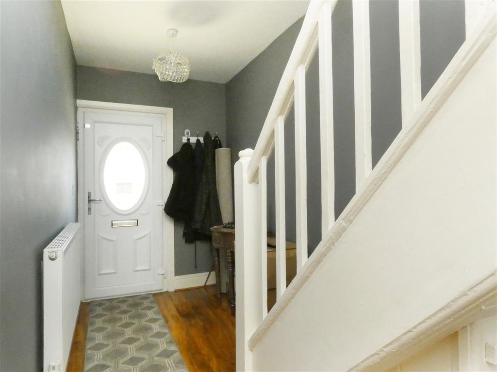 Property photo 3 of 15 Entrance Hall