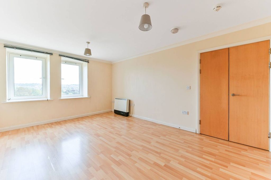 Property photo 3 of 12